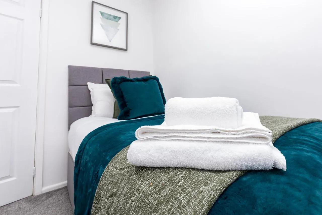 Lark Rise Apartment- 3Br Ifield